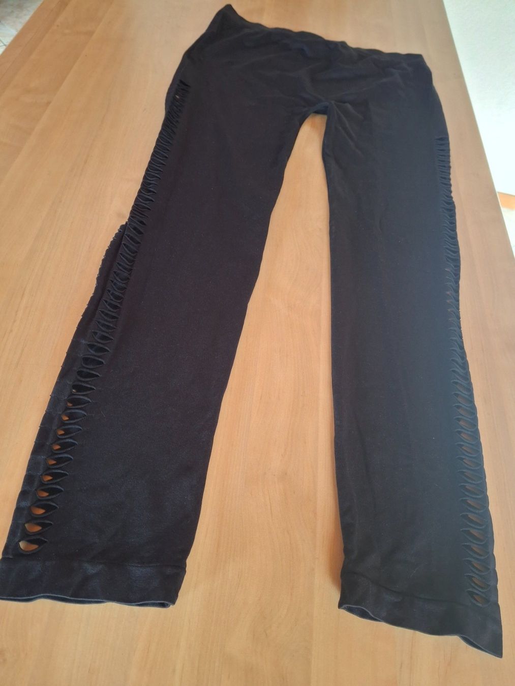 C&A Leggings: Leggins ajouré taille M marque C&A – Usato da Villiers venduto da san_jn5w 6