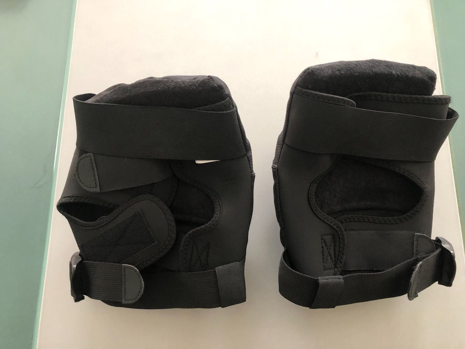 Protezioni & Imbottiture: Ennui Knee PAD Aly black – Nuovo (secondo la descrizione) da Hünenberg venduto da Agent000 1