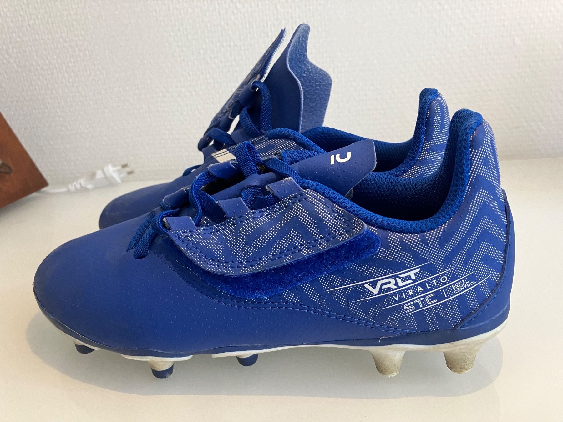 Schuhe für Jungen: Fussball schue gr 34 – Neu (gemäss Beschreibung) aus Zürich von the_2lsz