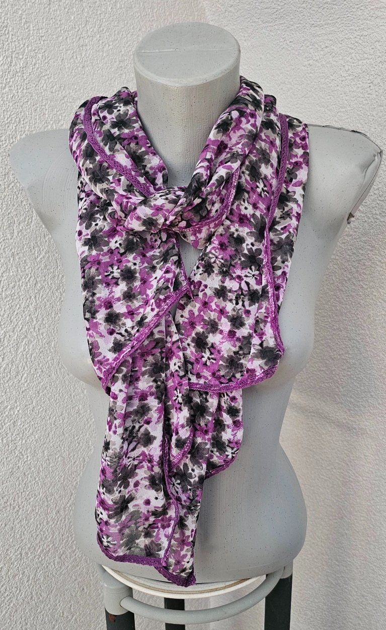 Foulard & Sciarpe: schöner Schal mit zarten Blümchen – Usato da Füllinsdorf venduto da Sunnebliemli7