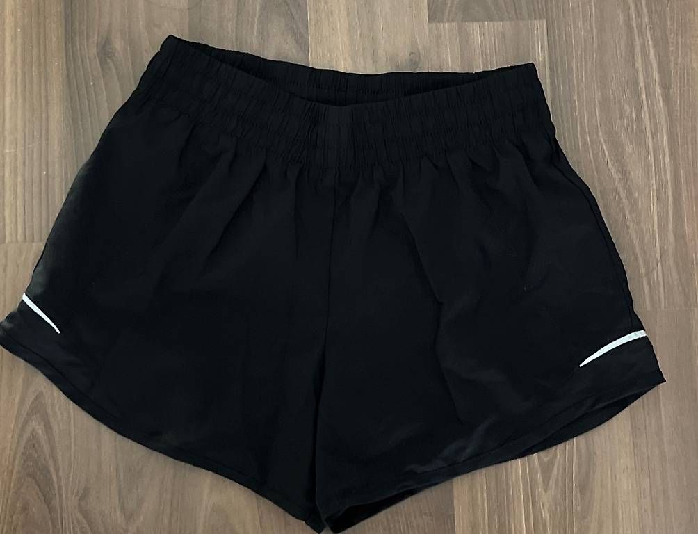 Pantaloni: Sportshorts Damen  – Usato da Niederwangen BE venduto da mcp_l62p