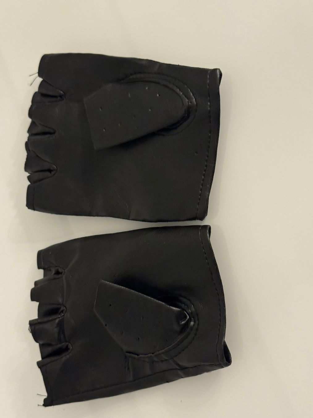 Guanti & manicotti: Coole Lederhandschuhe mit Nieten, Grösse M-L – Usato da Uhwiesen venduto da mic_kd6g 2
