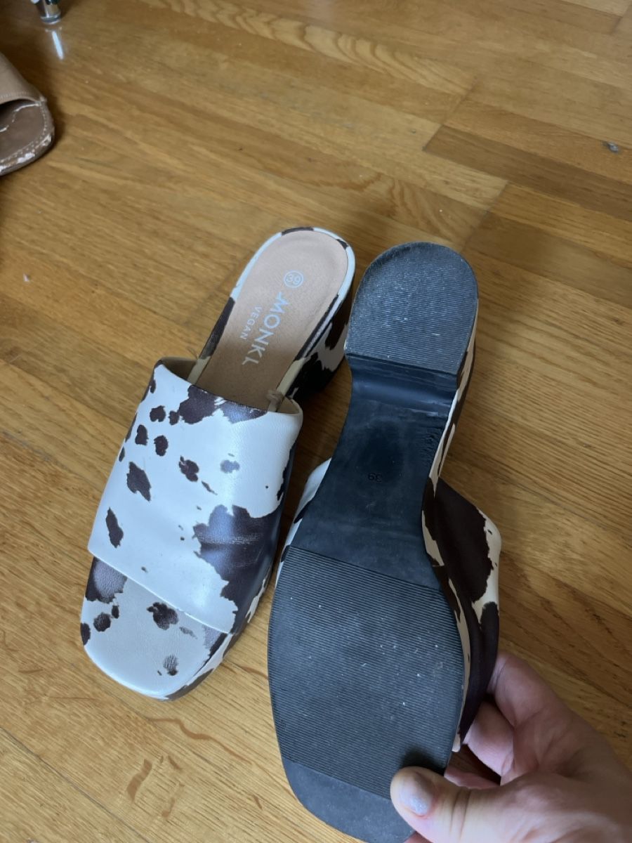 Monki Damenschuhe: Plateau Mules Kuhmuster – Gebraucht aus Zürich von chloezurich 2