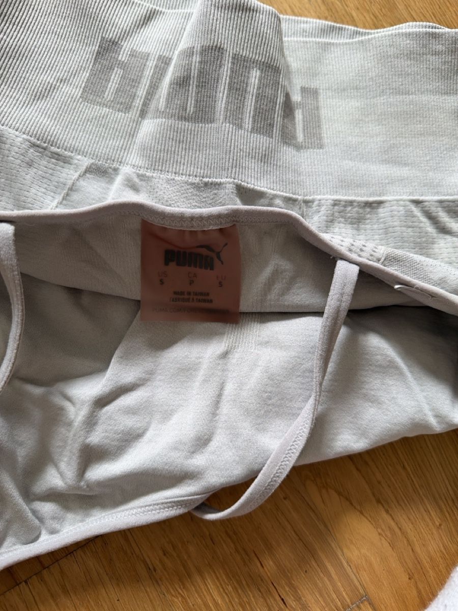 Puma Top: Top gris PUMA  – Usato da Le Locle venduto da Mayd_h 2