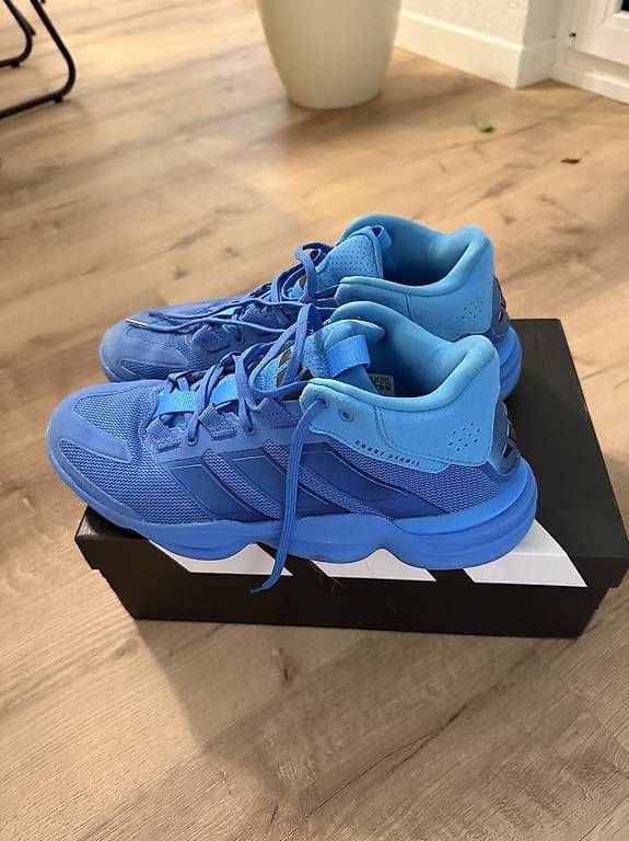 Adidas Scarpe da uomo: Adidas Courtstabil - Blau / Grösse 45 – Nuovo (secondo la descrizione) da Dübendorf venduto da ste_sky2 2