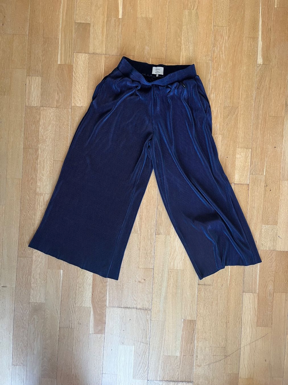 Pantaloni: Plisseehose von Nümph, dunkelblau, Grösse 34 – Usato da Basel venduto da jas_xy6j