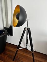 Moderne Stehlampe - guter Zustand