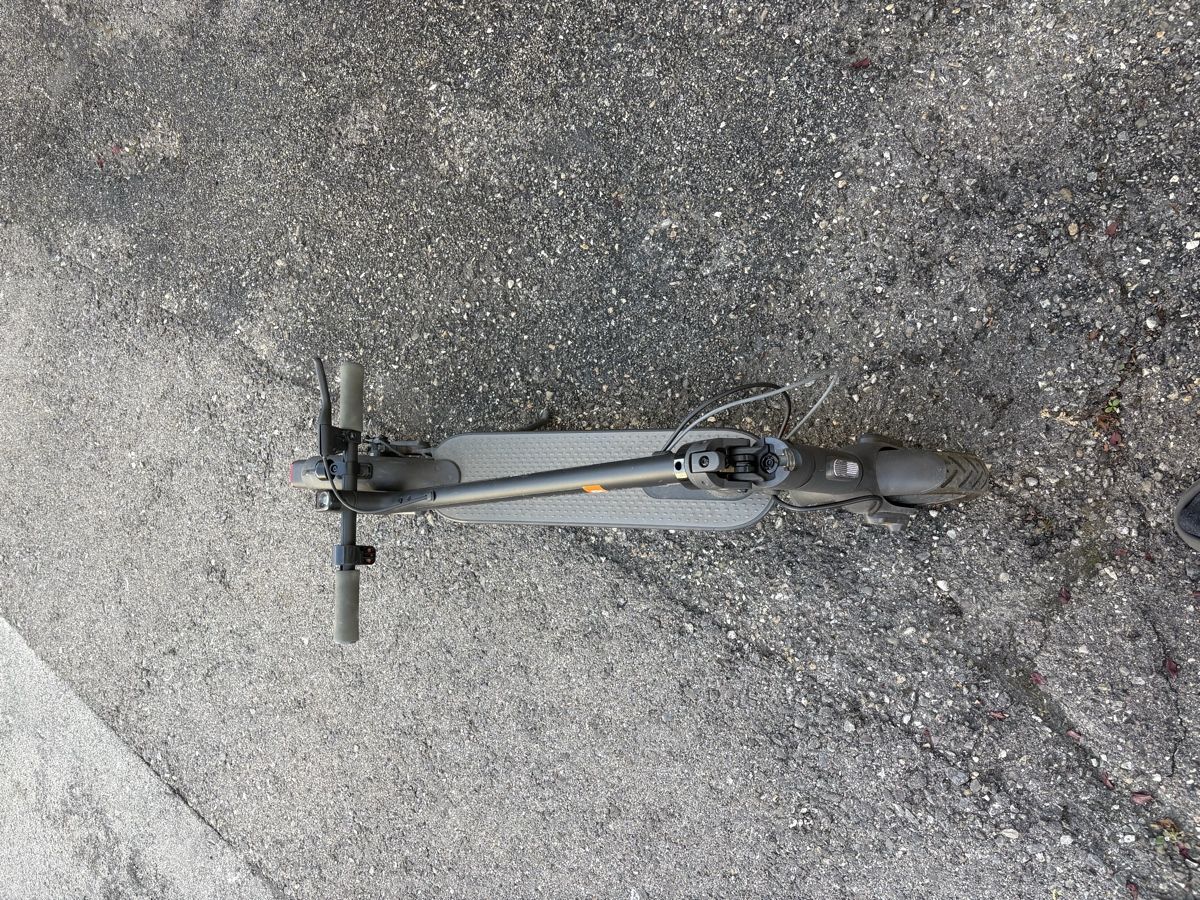 Xiaomi Kickboard: Xiaomi Mi Electric Scooter Essential – Usato da La Chaux-de-Fonds venduto da hug_y9hf 3