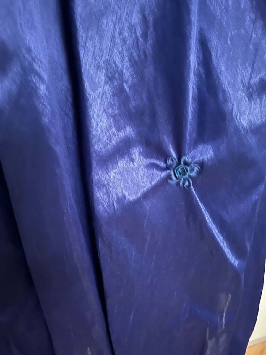 Robes: Wunderschönes, königsblaues Festkleid, – Neuf (Voir description) à Unterlunkhofen par Hundeknochen 2