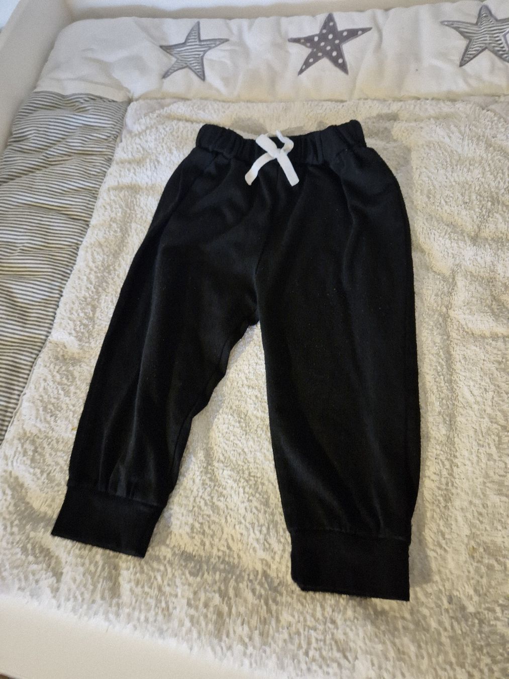 Pantaloni: Hosen Grösse 12-18Monate – Usato da Leuggern venduto da MonaM90