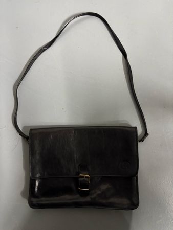 Schwarze Ledertasche