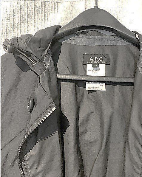 Cappotti: Imperméable noire APC – Nuovo (secondo la descrizione) da St-Aubin-Sauges venduto da Juliezan 1