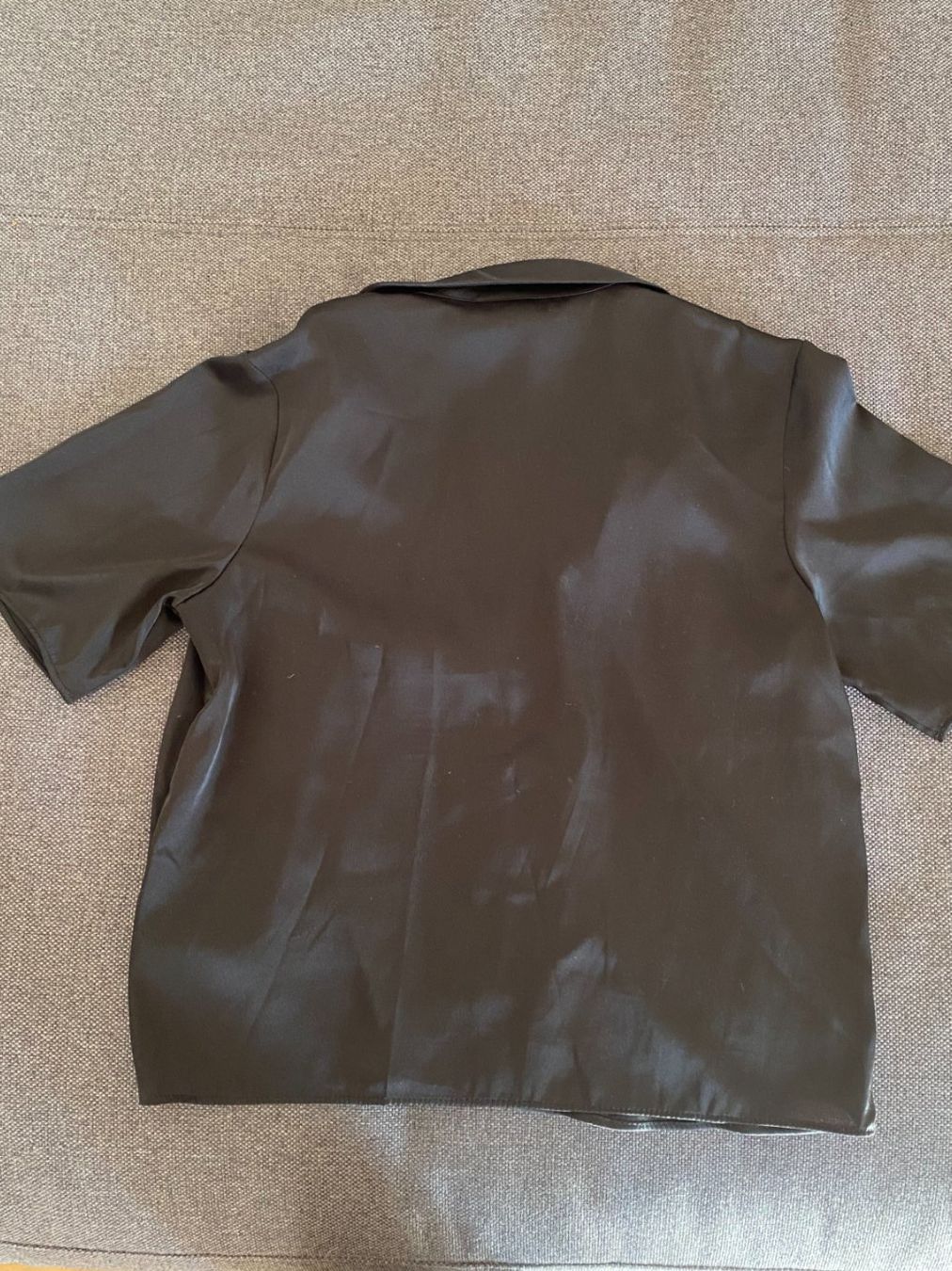 H&M Camicette: Schwarze satinierte Bluse von H&M – Usato da Luzern venduto da champagnelaury 2