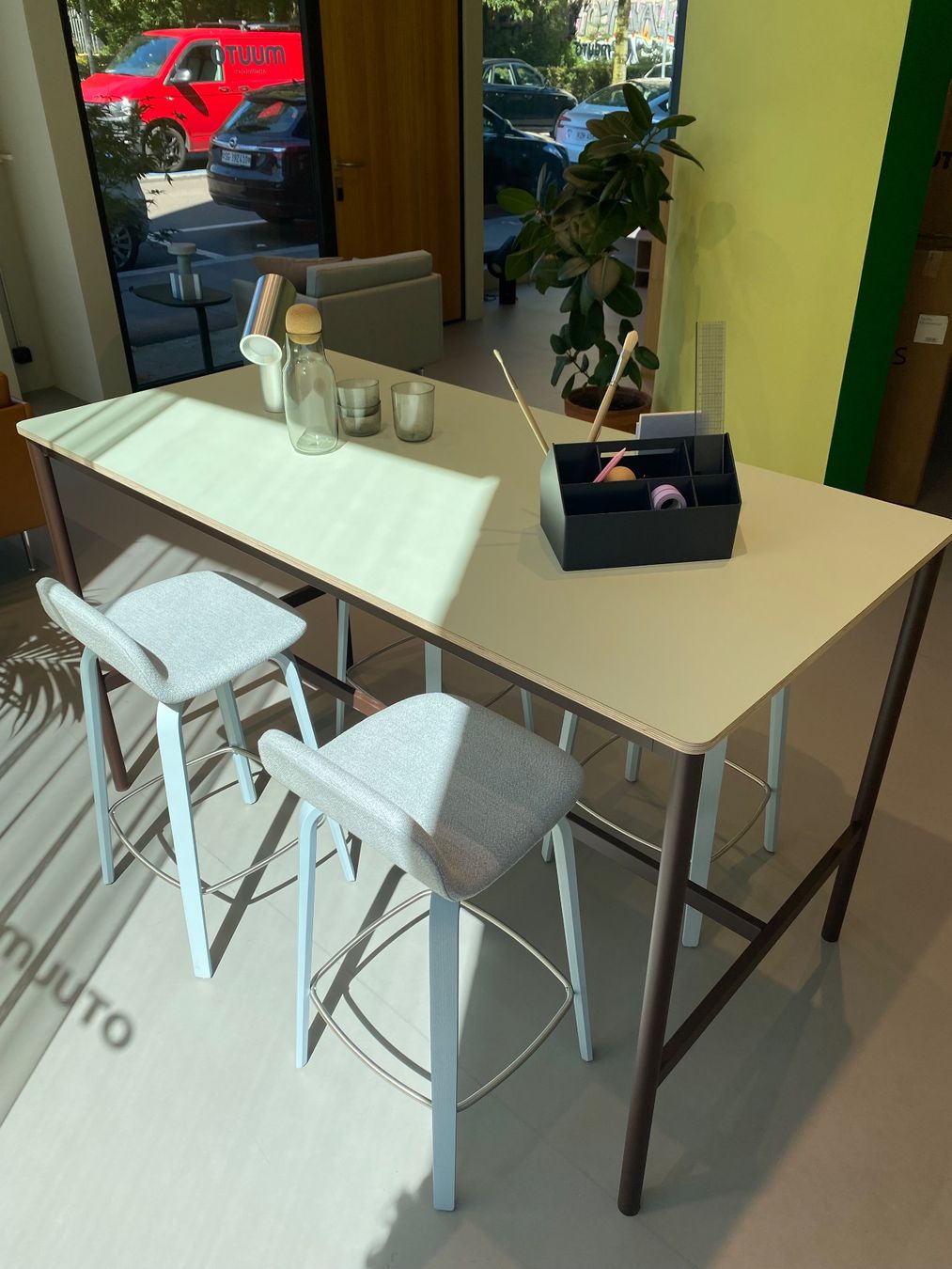 Muuto Tavoli: Muuto - Base High Table – Usato da Zürich venduto da NordicSale