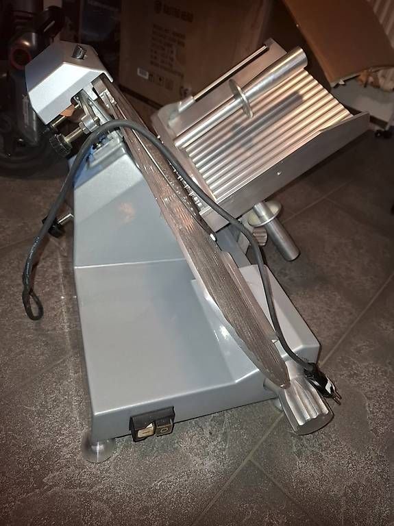 Küchengeräte: Professionelle Aufschnittmaschine – Gebraucht aus Winterthur von erl_6kk7 1