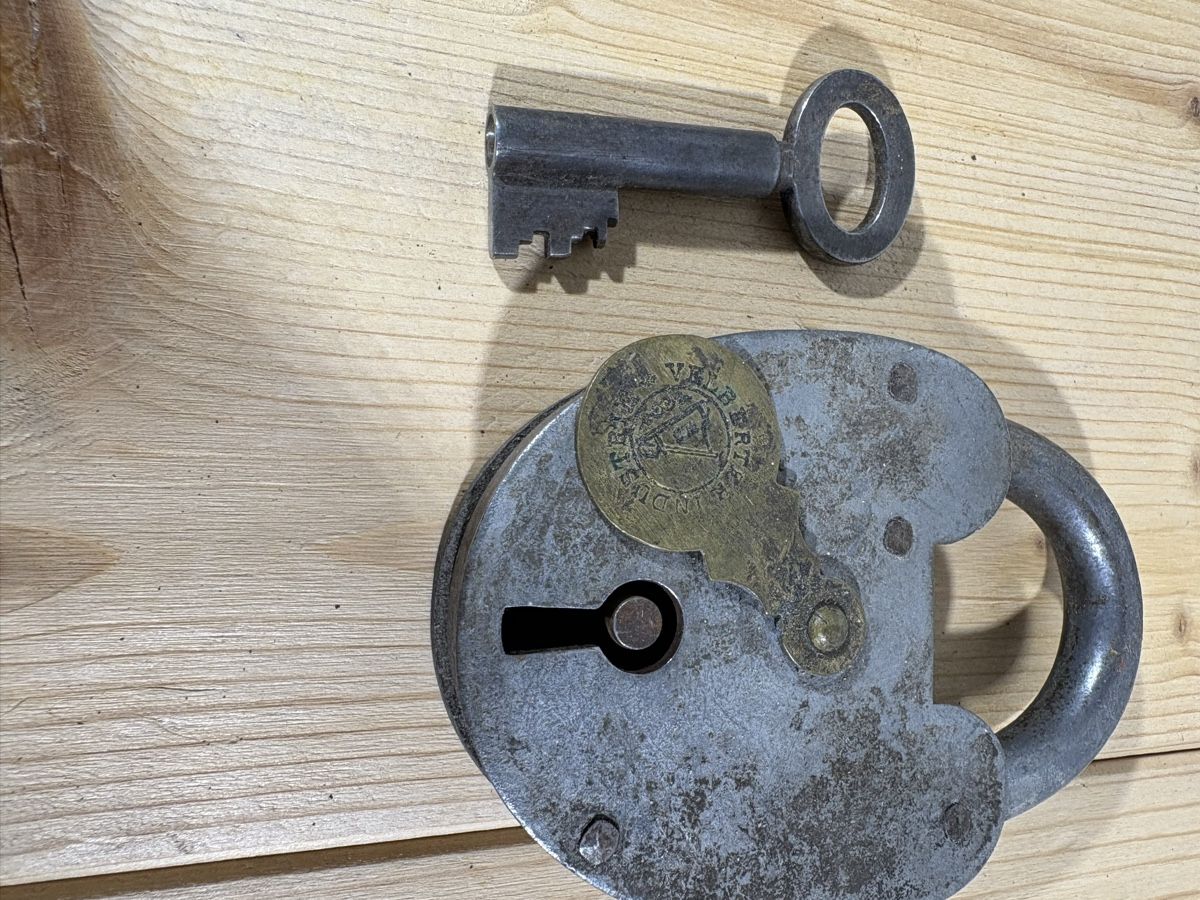Lucchetti: Antike Schlösser-Set: 2 seltene Vorhängeschlösser! – Usato da Steffisburg venduto da pet_2d5t 6
