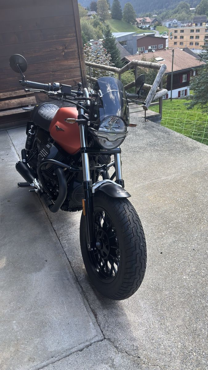 Moto Guzzi Strada: Moto Guzzi V9 Bobber – Usato da Grindelwald venduto da Chrli 2