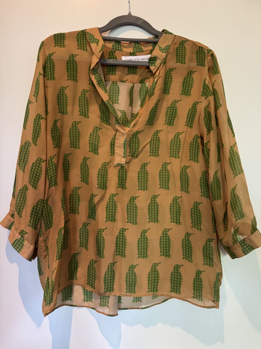 Blusen: Charlotte Taylor Bluse, Gr. 38, Beige mit Pinguinen. – Gebraucht aus Zürich von lui_wxz9