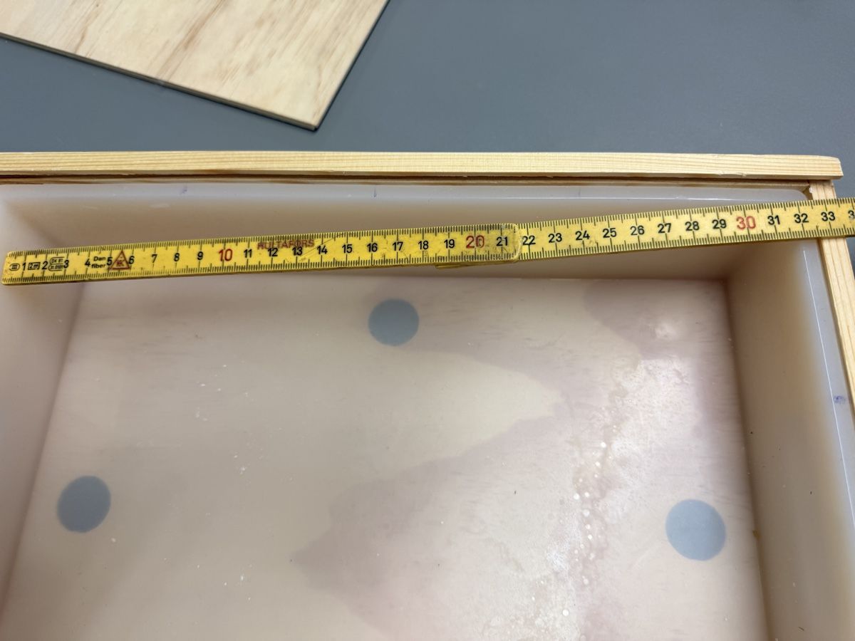 Alle Werkzeuge: Grosse Seifenform Holz dicker Silikon  ca. 33x21x9cm,  – Gebraucht aus Uster von Similian1 2