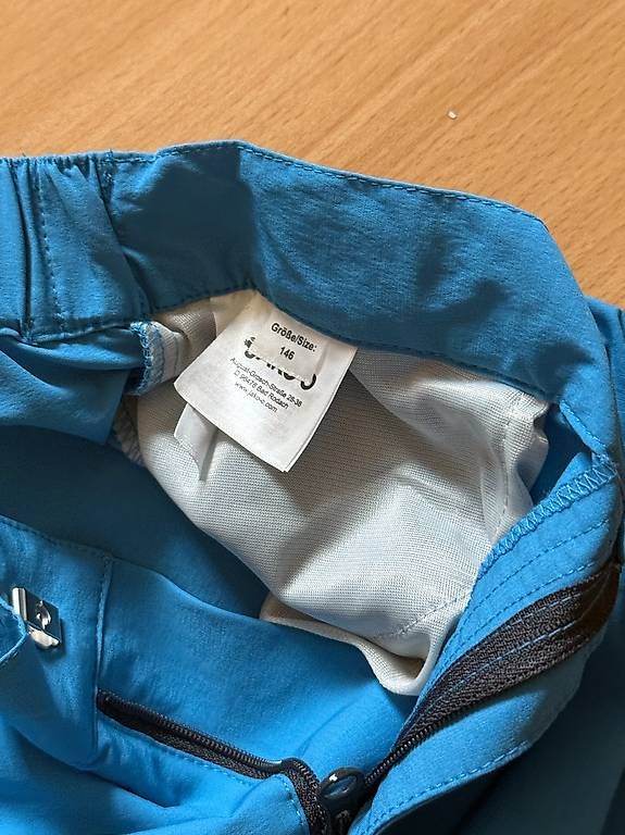 Pantaloni: Jako-o zippbare Wanderhose, Grösse 146, hellblau – Usato da Bern venduto da gugga_73 2