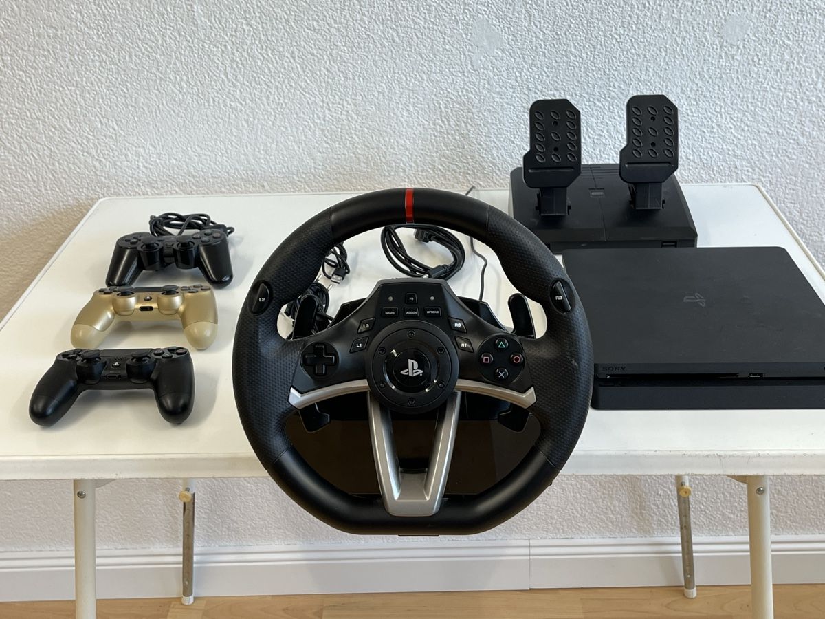 Sony Console: Playstation 4 mit Lenkrad, Pedalen und 3 Controller – Usato da Horgen venduto da Grizzly83 7