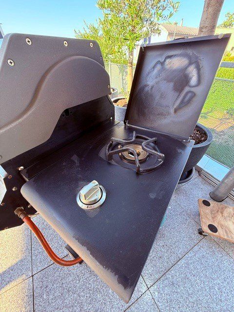 Grills: Gasgrill  mit 4 Brenner und Herdplatte – Gebraucht aus Arbon von Ray123 5