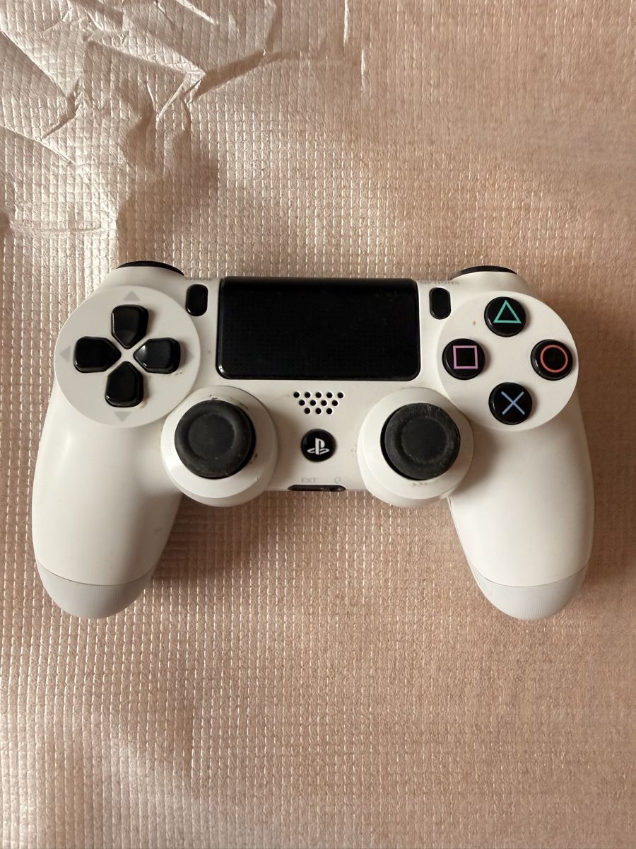 Sony Console: Sony PS4 Pro - 1 TB – Usato da Flaach venduto da SergeantKoebi 1