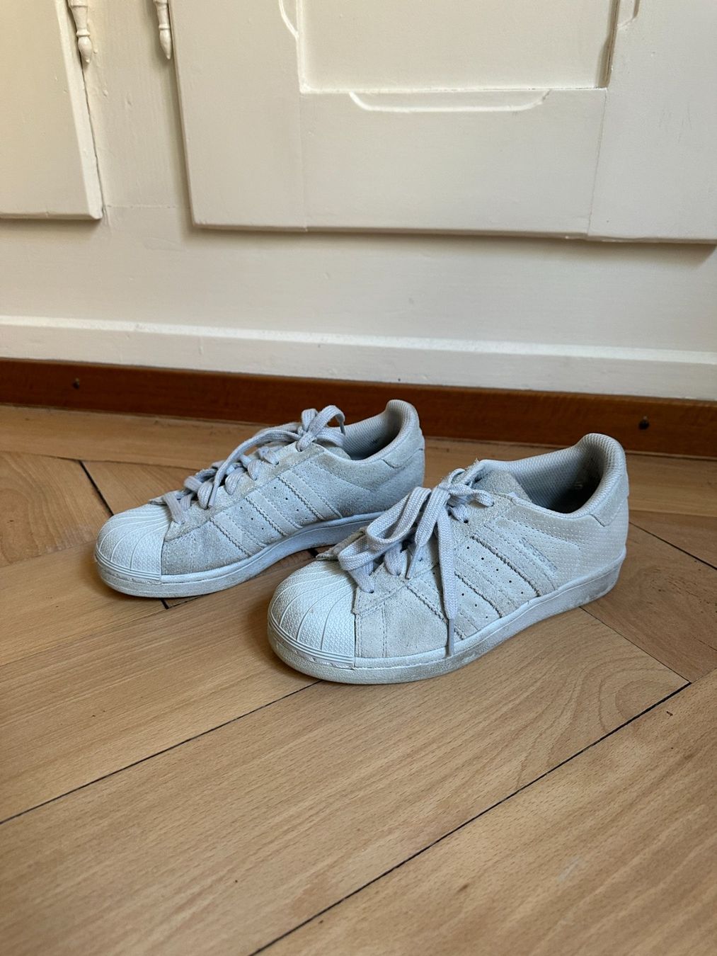 Adidas Chaussures femmes: ADIDAS Superstar Sneaker hellblau 35.5 – D'occasion à Zürich par Diazaio