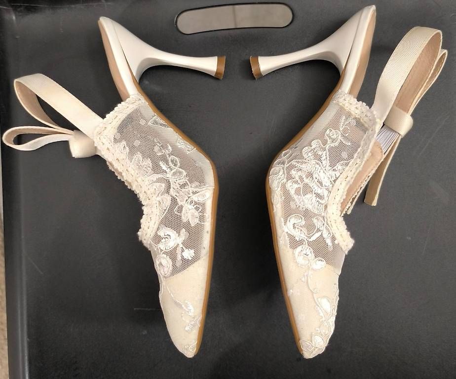 Damenschuhe: Cremefarbene Spitzen-Pumps mit Slingback  Gr. 36  – Gebraucht aus Pully von shu_tb69 1