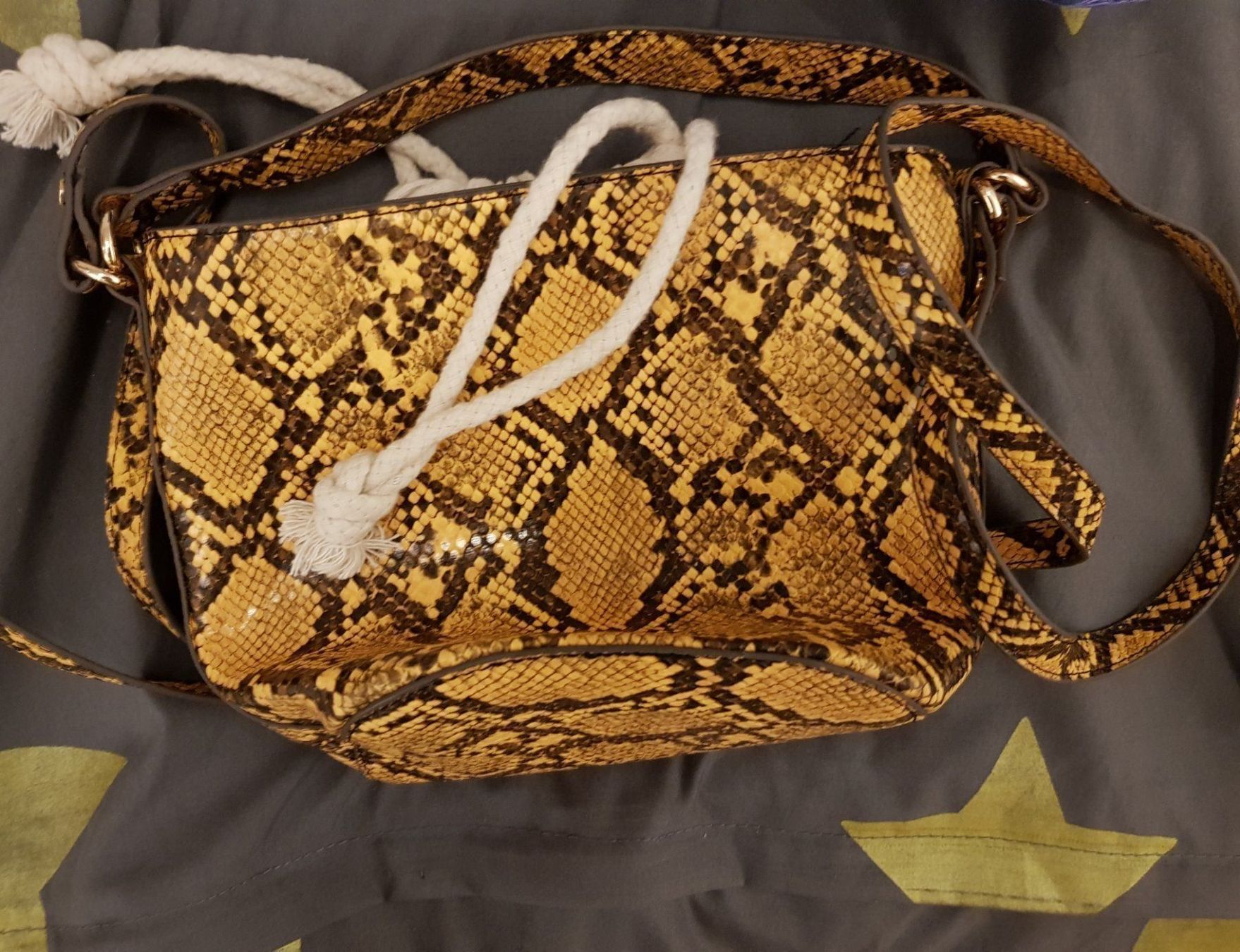 Borse da donna: Kleine gemusterte Trend-Tasche in gelb – Nuovo (secondo la descrizione) da Thun venduto da Shame