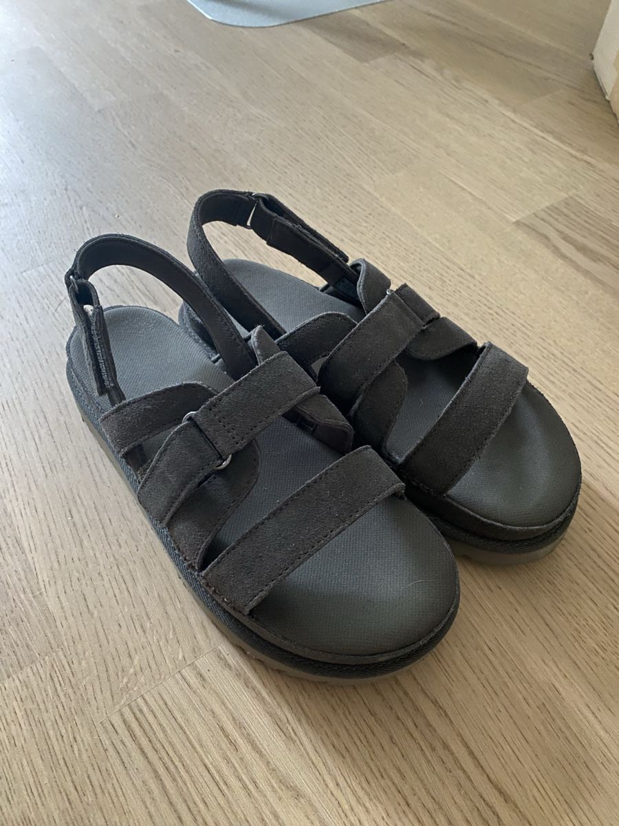 Ugg Scarpe da donna: Dunkelbraune Plateau UGG Sandalen – Usato da Wetzikon ZH venduto da rit_ramtr 2