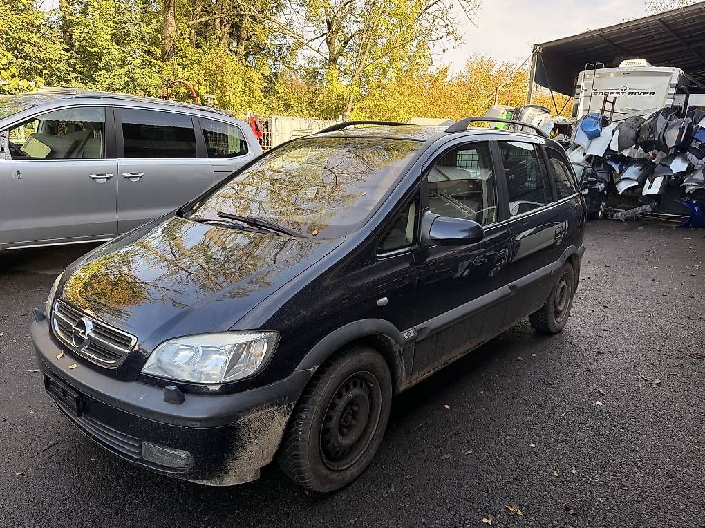 Autos: Opel Zafira A  Ersatzteile – D'occasion à Udligenswil par Sch2s