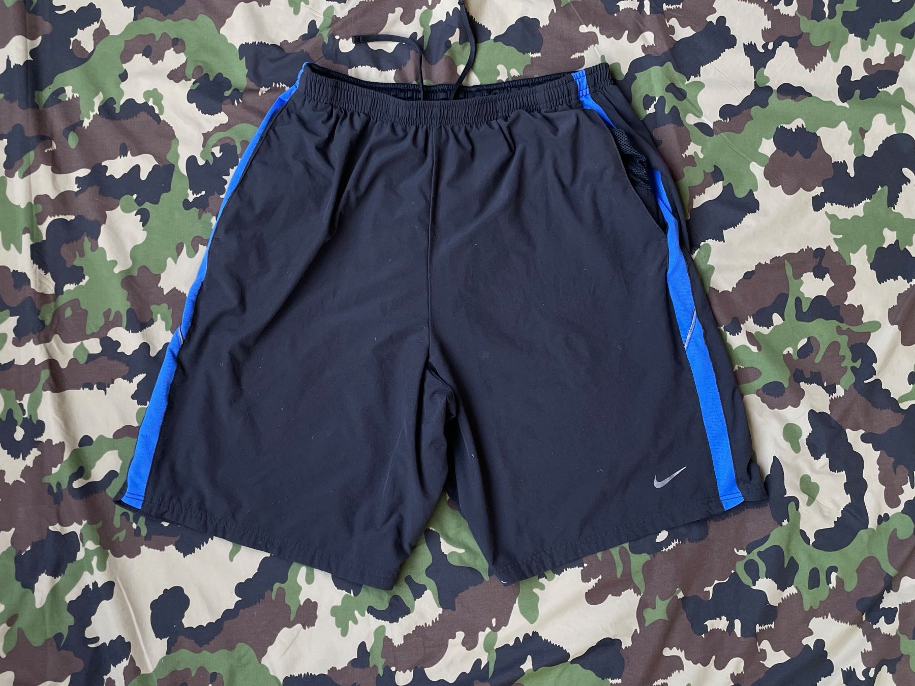 Nike Pantaloni: 2K10 Nike Short Dry-fit – Usato da Zürich venduto da le_souk