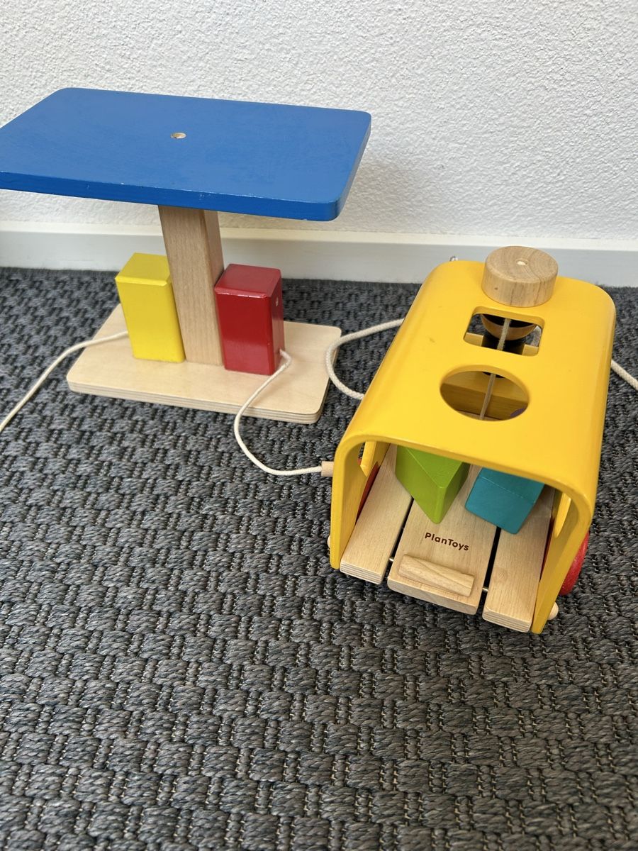 Plantoys Spielzeuge: Wooden toy pull train with blocks and frame – Gebraucht aus Zürich von mar_d7zz