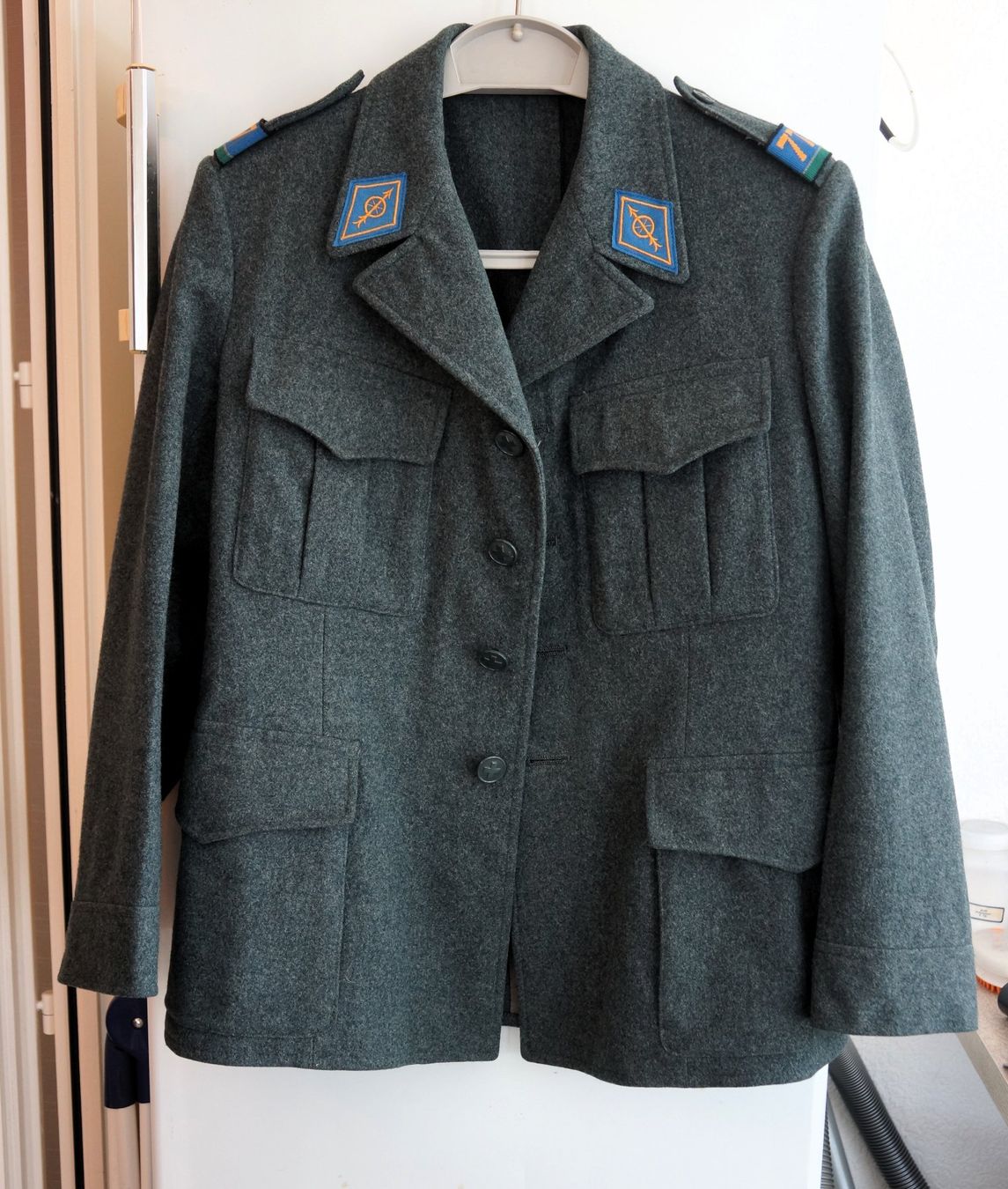 Schweizer Armee Uniformi: Neue Uniform Schweizer Armee. – Nuovo (secondo la descrizione) da Gossau SG venduto da Adler021 1
