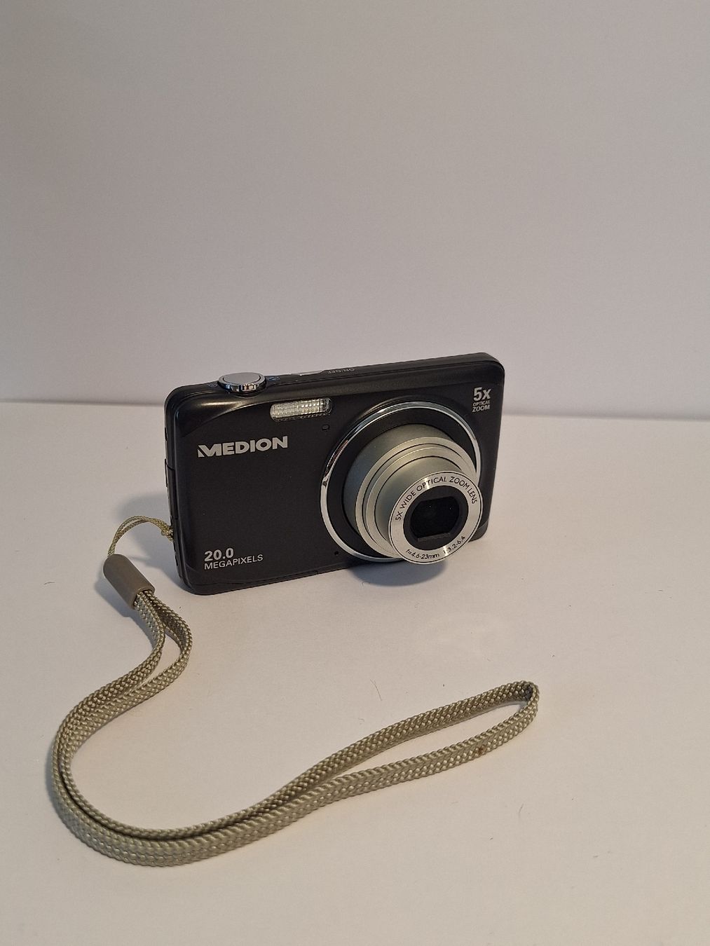 Medion Fotocamera: Medion Md 86777 20.0 Mp Digital Kamera – Usato da Pfäffikon SZ venduto da TobyPeterson