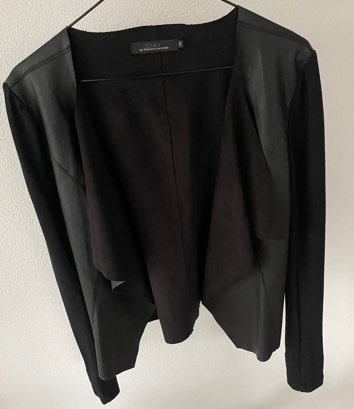 Only Giacche: schwarze Übergangsjacke – Usato da Eschenbach LU venduto da B.L.R 4