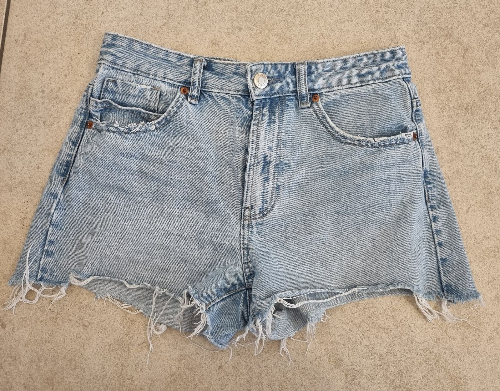 Stradivarius Jeans: Jeans Shorts Stradivarius hellblau Grösse 34  – Gebraucht aus Möriken AG von mohnsame2 2