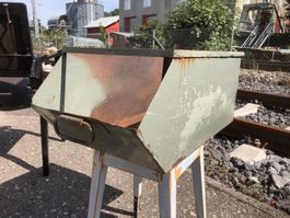 Grosse, antike Metallbox, Sichtlagerkasten aus Werkstatt