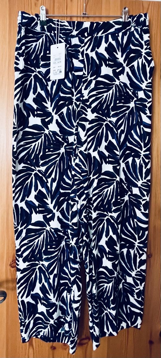 Cecil Pantaloni: Neu mit Etikett! Hose Cecil loose Fit M/28 – Nuovo e nell'imballaggio originale da Saas-Fee venduto da Marienelly19