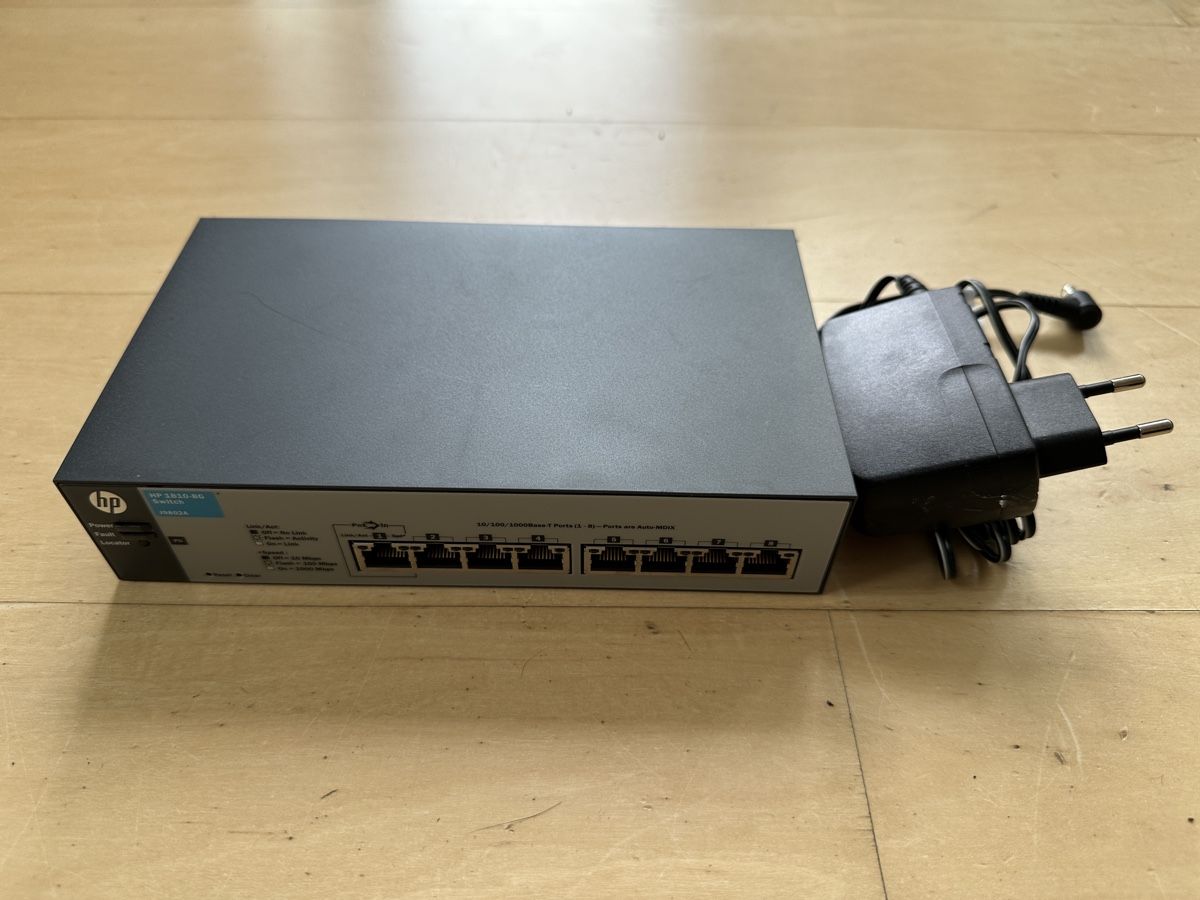 Hewlett Packard Hub & Switch: HP Procurve 1810-8G - J9802A – Usato da Hombrechtikon venduto da Redzonk 3