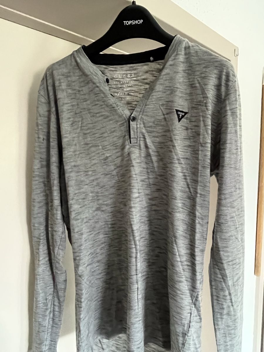 Guess T-shirt: Langarmshirt Marke GUESS, Gr. XS, Grau – Usato da Bonaduz venduto da The_flash_1893 1