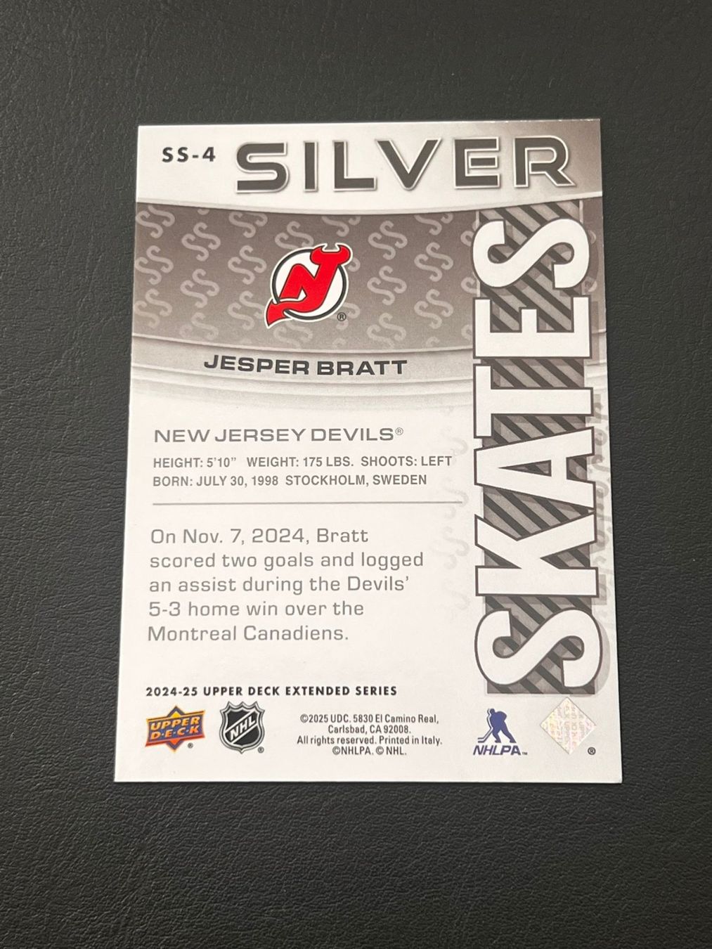 NHL Carte collezionabili: Jesper Bratt 2024 Silver Skates New Jersey Devils – Nuovo (secondo la descrizione) da Möhlin venduto da SwissHockeyCards 1