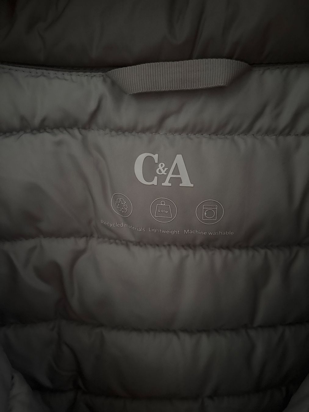 C&A Giacche: Leichte Daunenjacke Damen Grösse 42 – Usato da Wilen b. Wil venduto da b-mountain 3