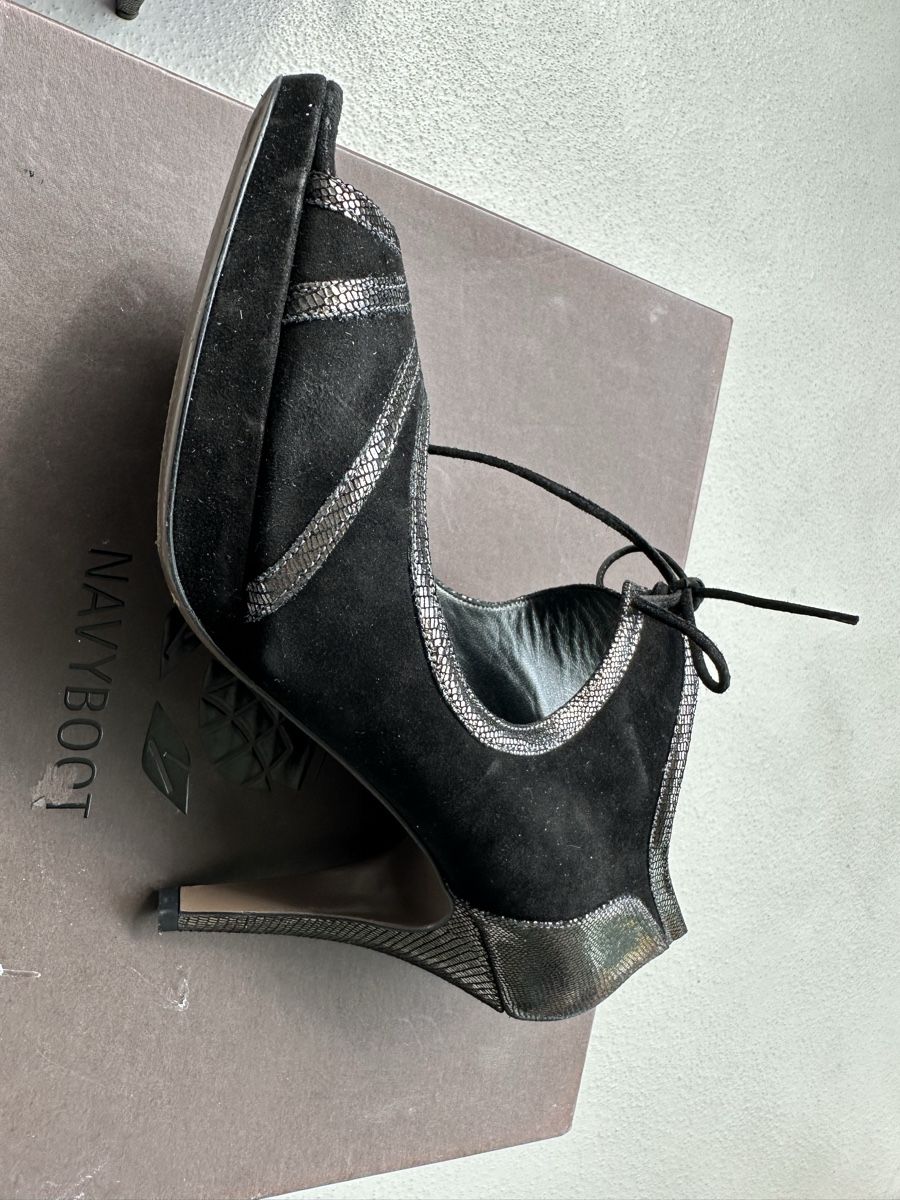 Damenschuhe: Pumps schwarz Nubukleder Grösse 40 Navyboot – Gebraucht aus Baar von lin_7dhb 4