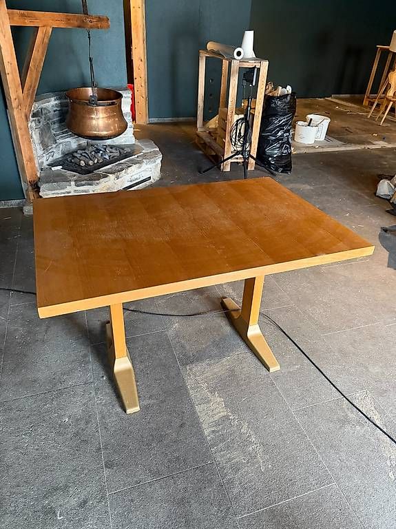 Tables: Horgen Glarus Tisch – D'occasion à Lenk im Simmental par KingzCompany