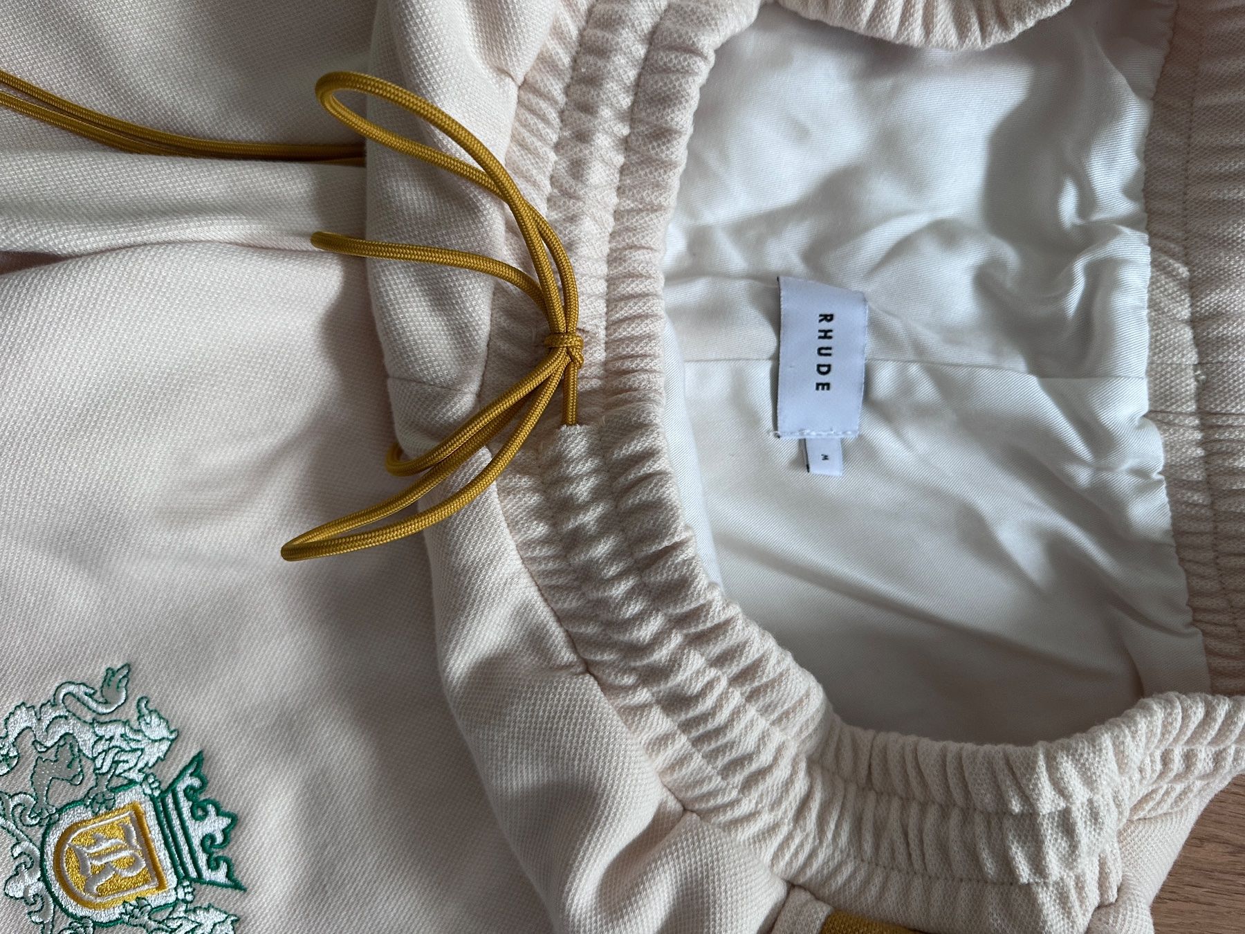 Pantaloni: RHUDE WINSTON CREST SHORT CREME – Nuovo (secondo la descrizione) da Toffen venduto da manimatter 1