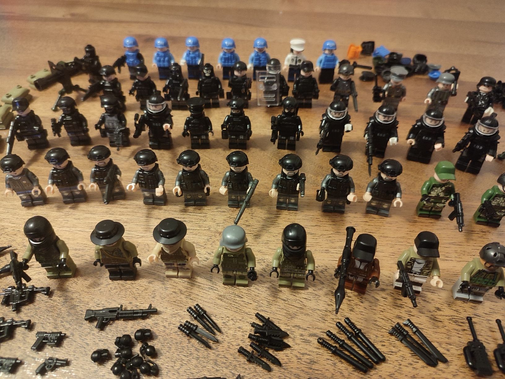 Lego Baukästen: Lot 49 figurines force spécial compatible lego + accessoires – Gebraucht aus Bougy-Villars von Vogue 9