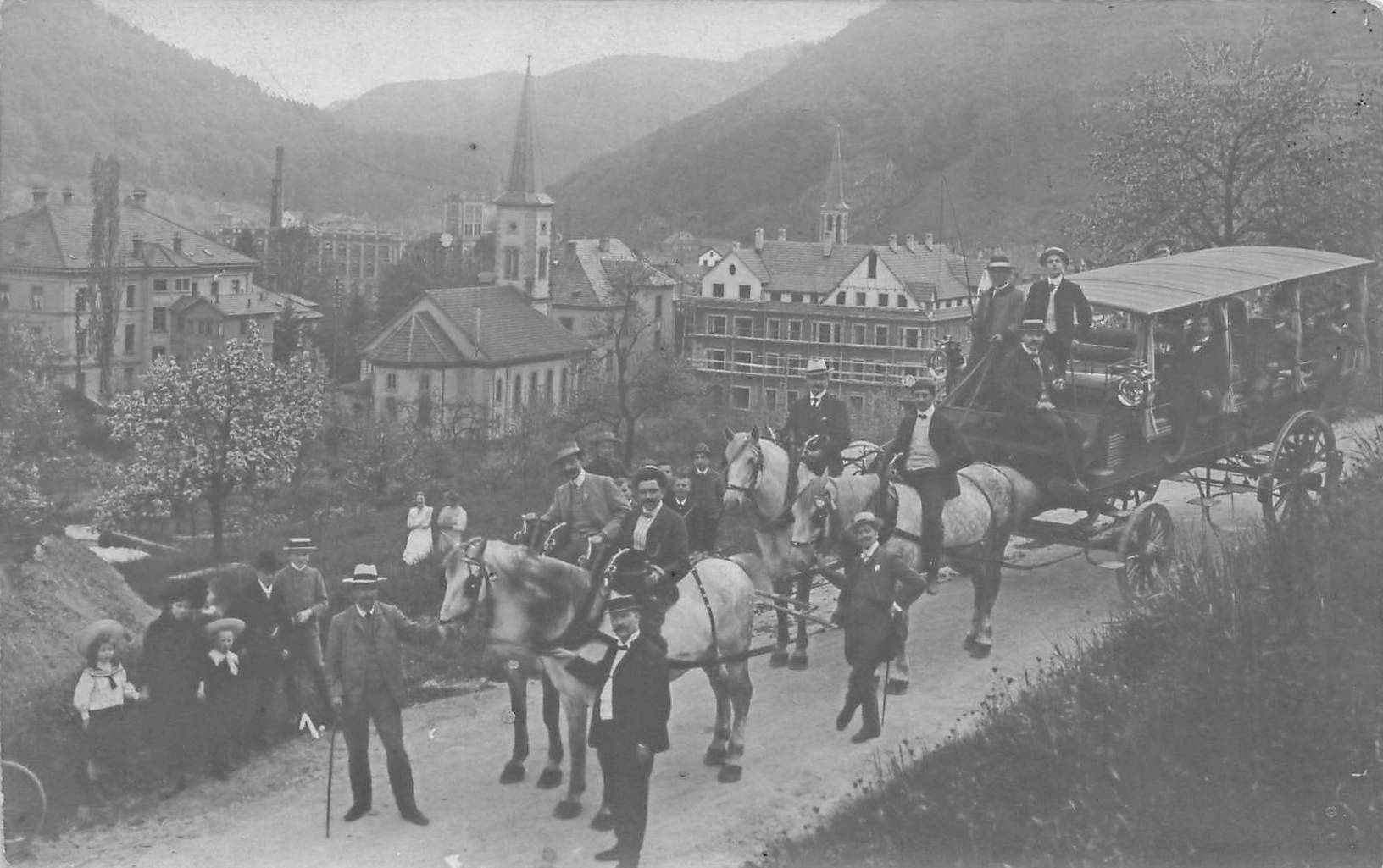 Cartoline postali: Basel (BS) Umzug mit Pferdekutschen – Usato da Biasca venduto da Blenio71