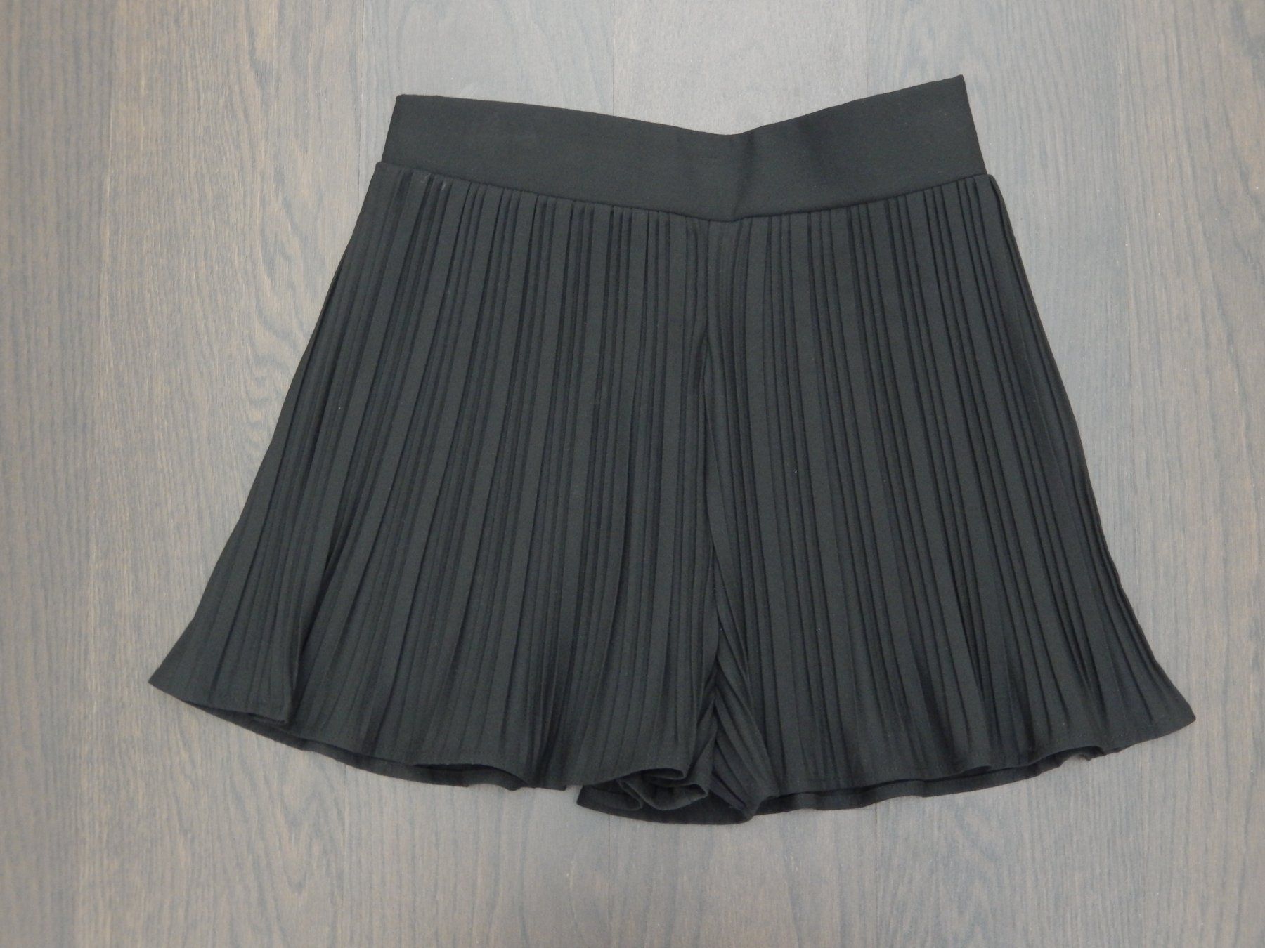Hosen: Plissee Minishorts Gr. XXS – Gebraucht aus Tuggen von vivira 2